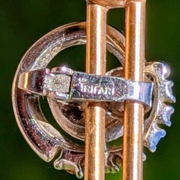 TRIFARI DIAMOND-LOOK VINTAGE EARRINGS - Picture 5 of 5